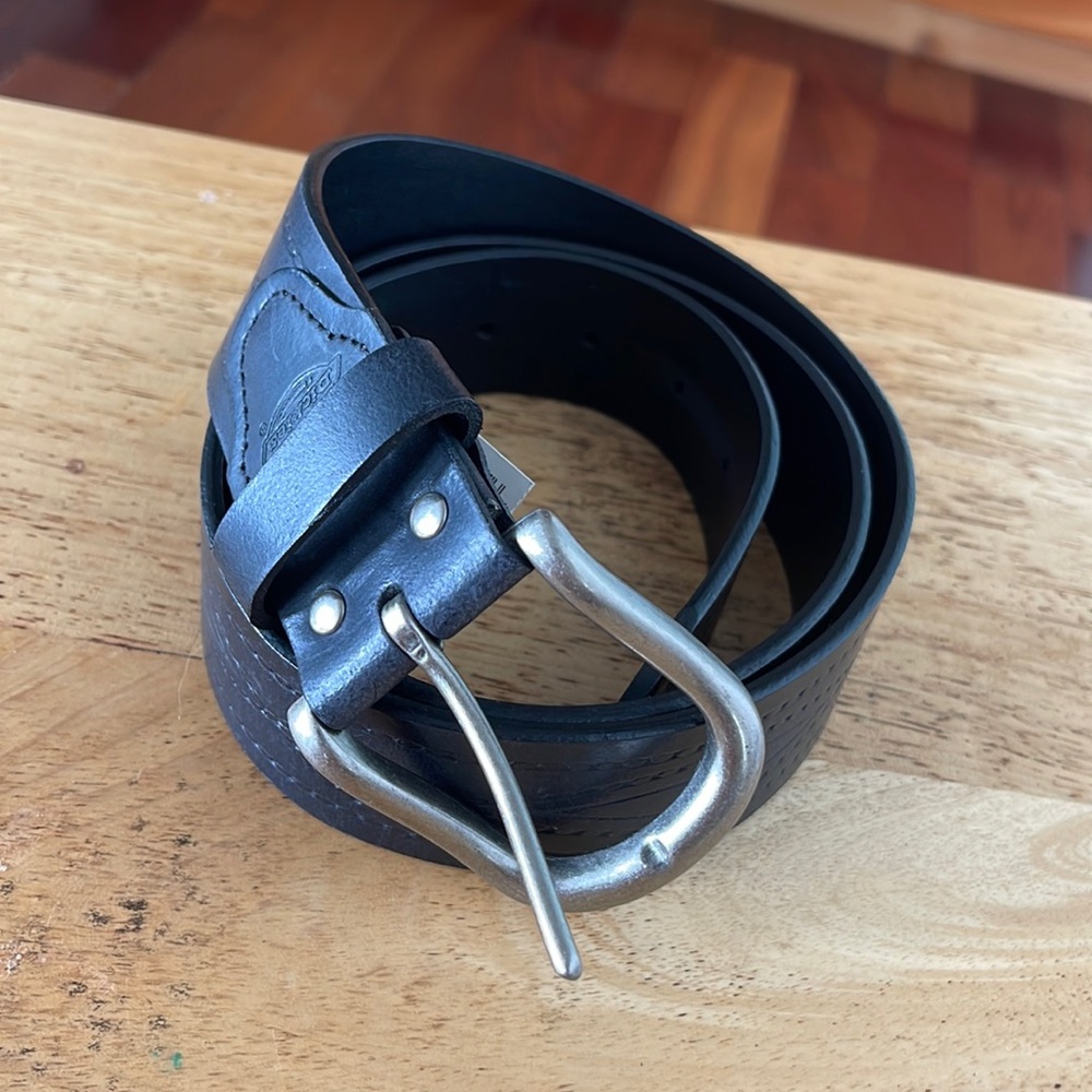 Dickies 40 Black Genuine Leather Belt new wo sales tag but has tags never worn